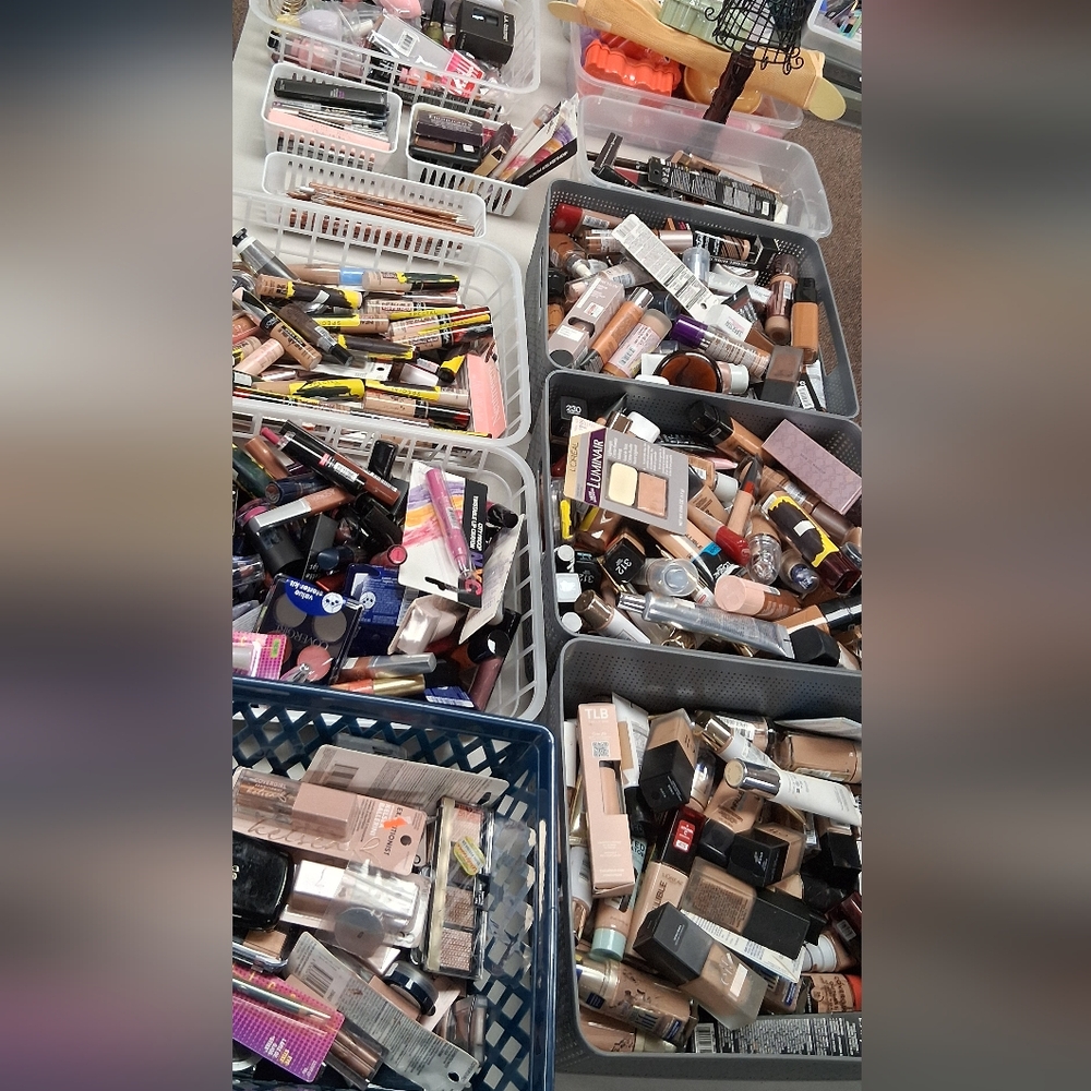 4 Lb Mystery Drugstore Makeup & Skincare Bundle! - Picture 4 of 11